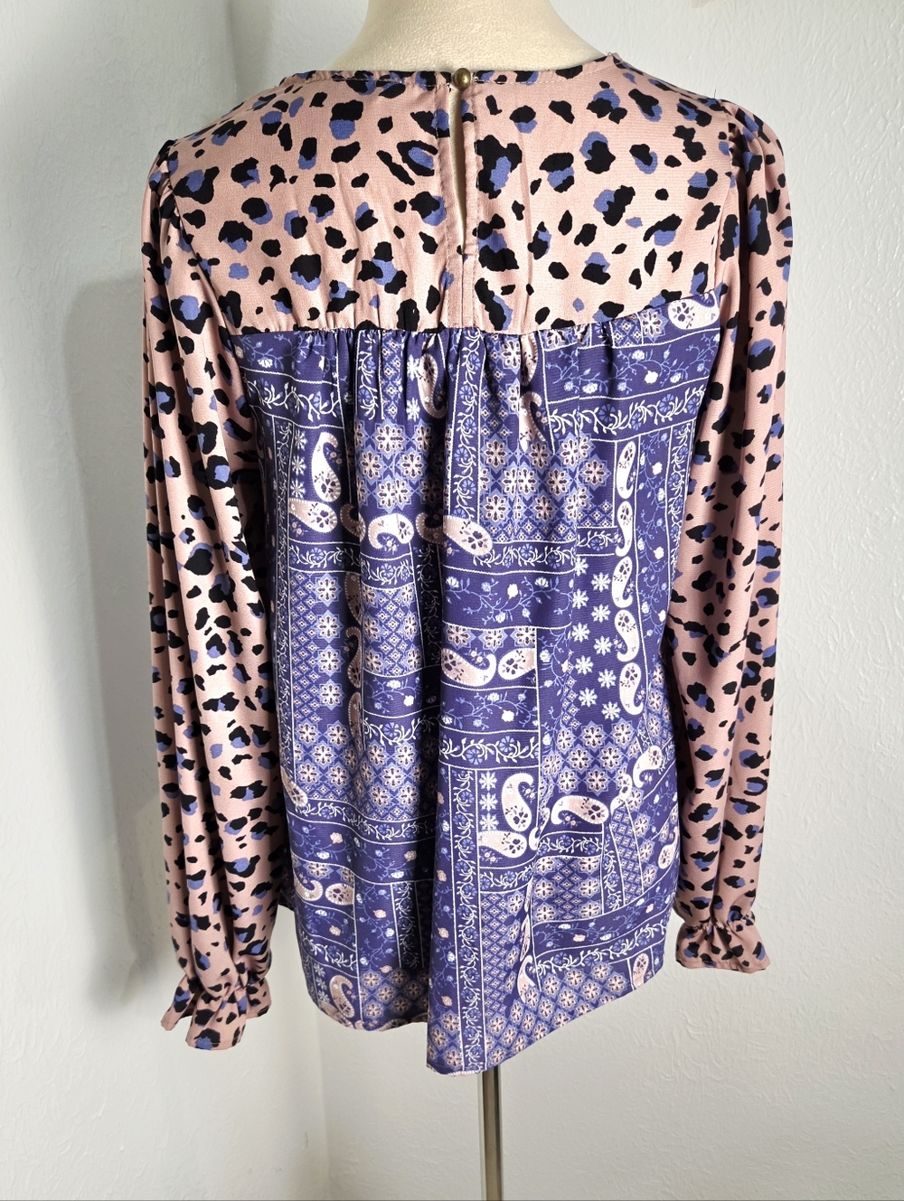 Andre'e by Unit Paisley & Leopard Print Blouse, Balloon Sleeves  Size Medium - Picture 5 of 11